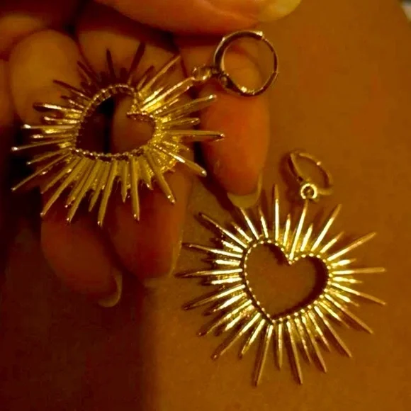 [GOLD]✨⭐️Starshine⭐️✨ Heart Glamour Dangle Drop Statement Earrings - Picture 11 of 13